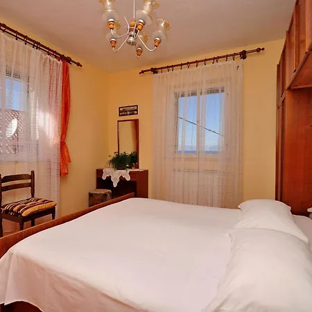 Kat Apartment