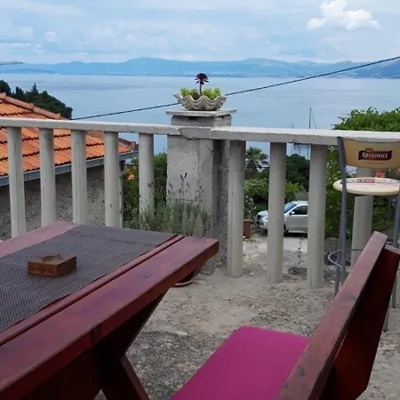 Kat Apartment